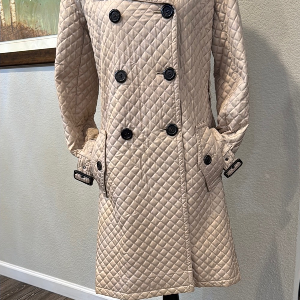 Authentic Burberry Quilted Coat with Removable Fur Collar - Picture 3 of 16